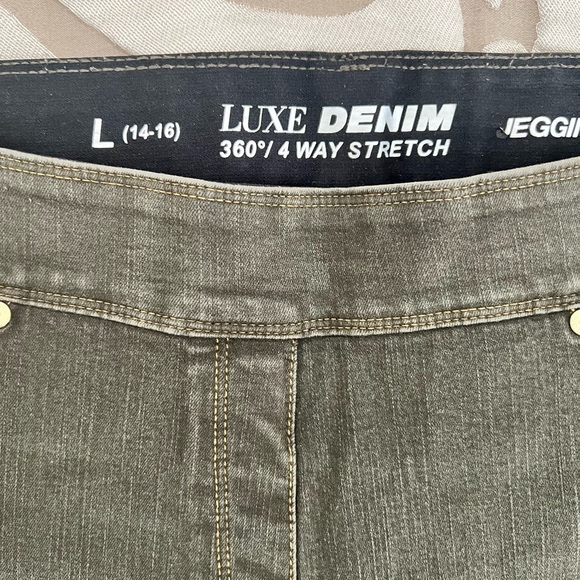 Nygard Brown Khaki Denim High Rise
Size Large
Jeggings Jean. Pre loved - Picture 5 of 8